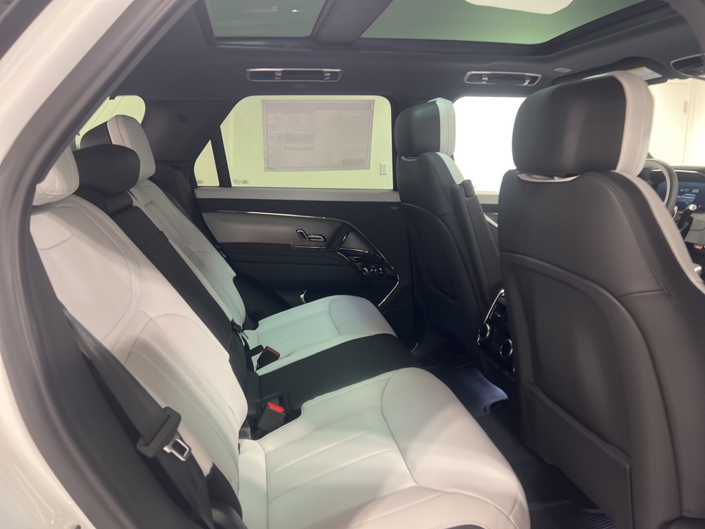 2025 Land Rover Range Rover Sport SE photo 27