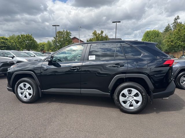 2025 Toyota RAV4 LE photo 4