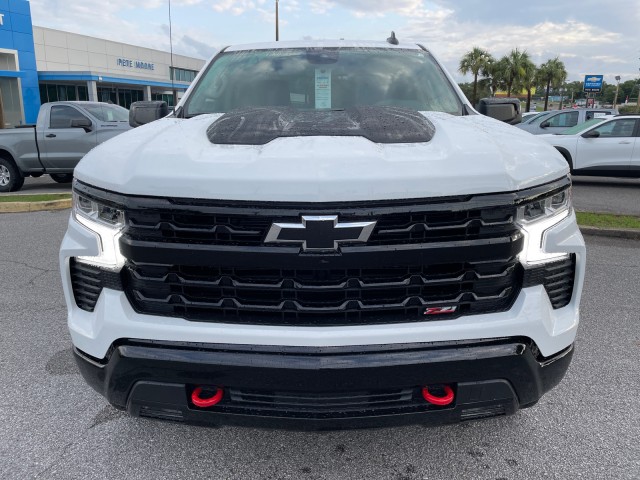 2025 Chevrolet Silverado LT Trail Boss photo 2