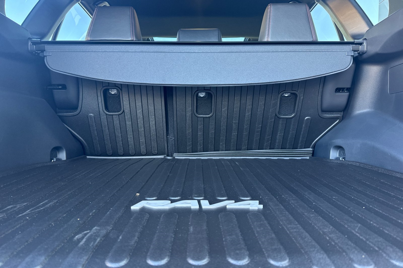 2025 Toyota RAV4 Hybrid XSE photo 14