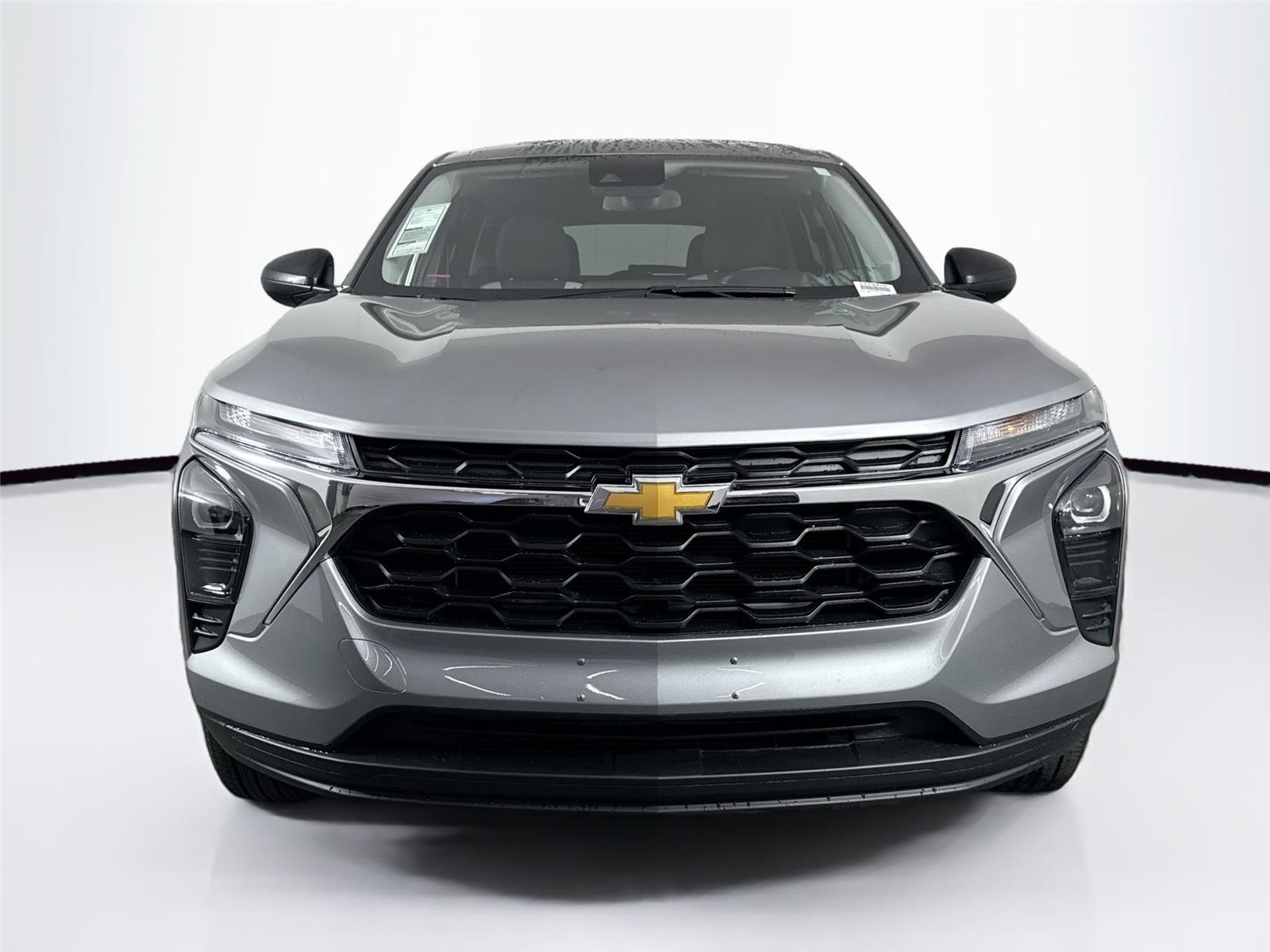 2024 Chevrolet Trax LS photo 2