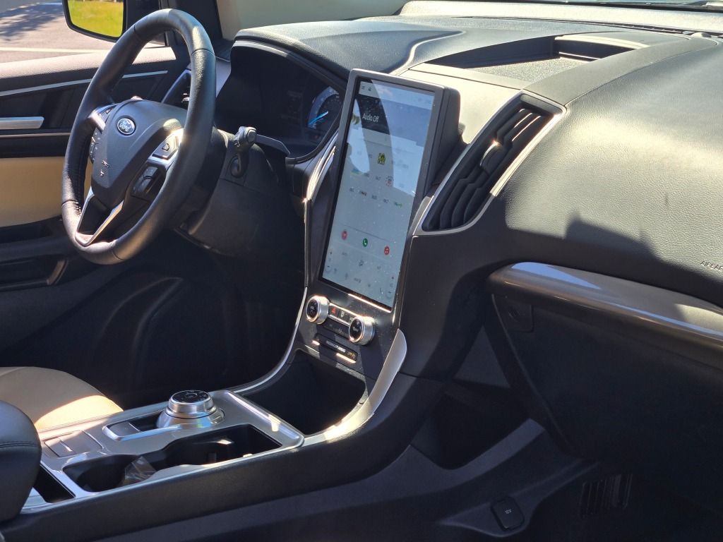 2024 Ford Edge SEL photo 4