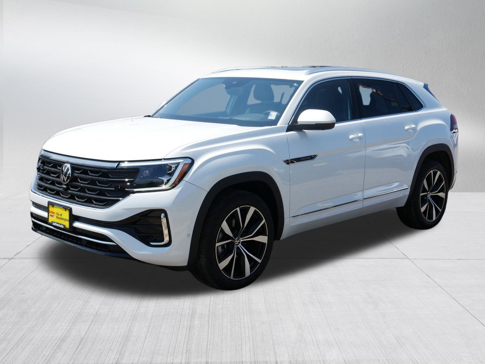2024 Volkswagen Atlas Cross Sport SEL Premium R-Line photo 2