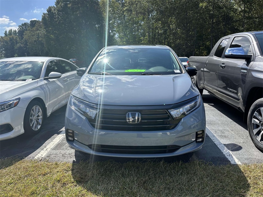 2023 Honda Odyssey Sport photo 2