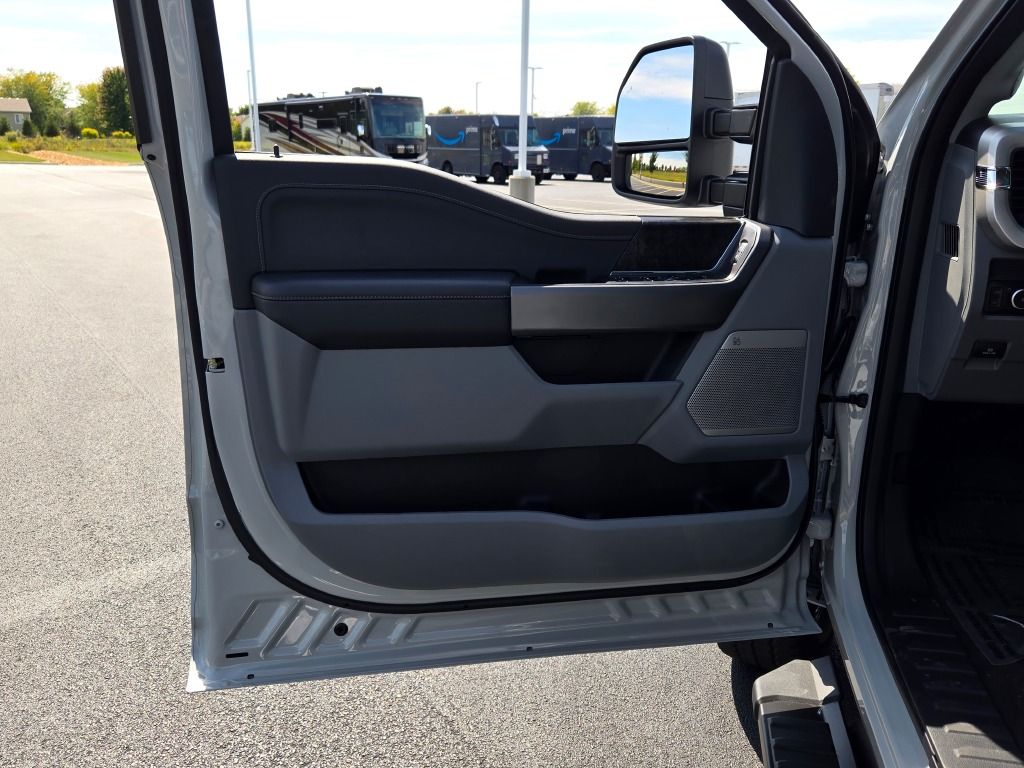 2026 Ford F-350 XLT photo 17