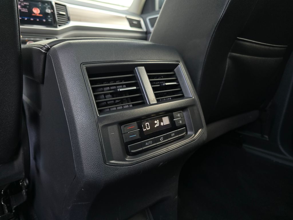 2021 Volkswagen Atlas SEL photo 25