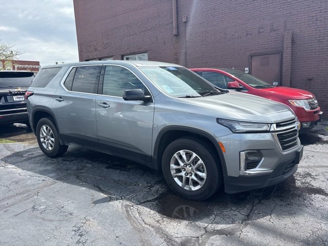 2023 Chevrolet Traverse LS photo 2