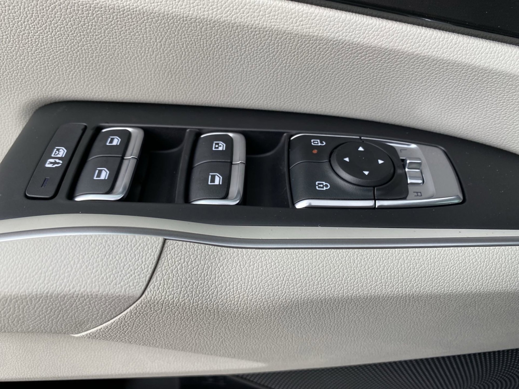 2025 Kia Sorento S photo 13