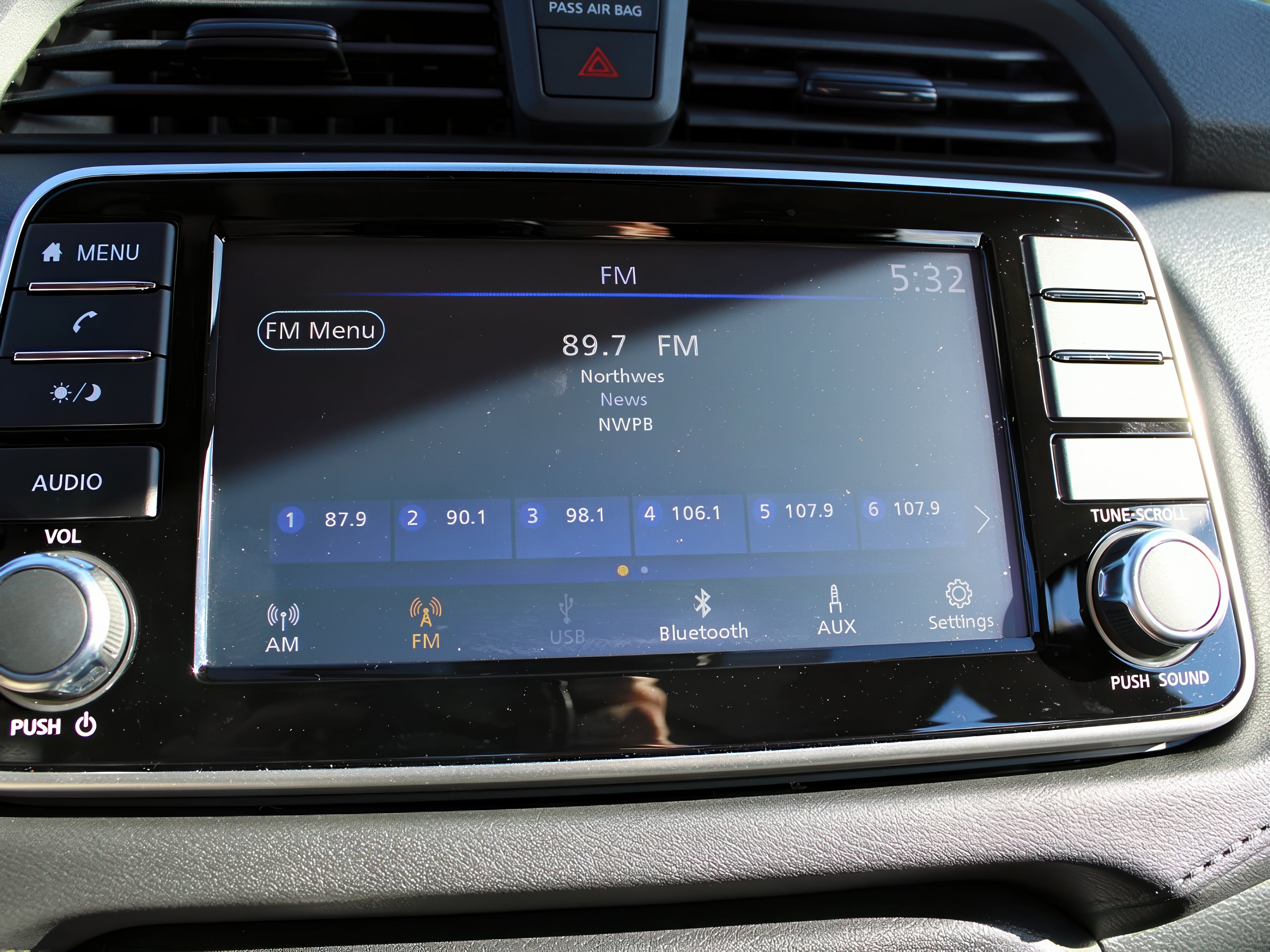 2025 Nissan Versa S photo 18