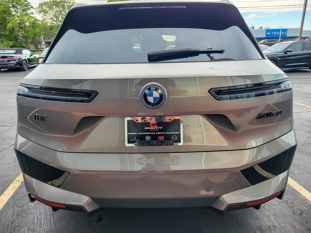 2024 BMW IX - Image 3
