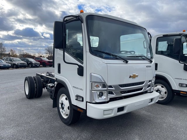 2025 Chevrolet Low Cab Forward Base's photo