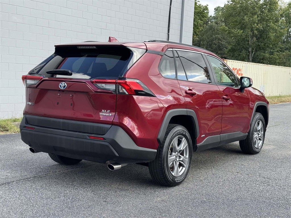2024 Toyota RAV4 Hybrid XLE photo 6