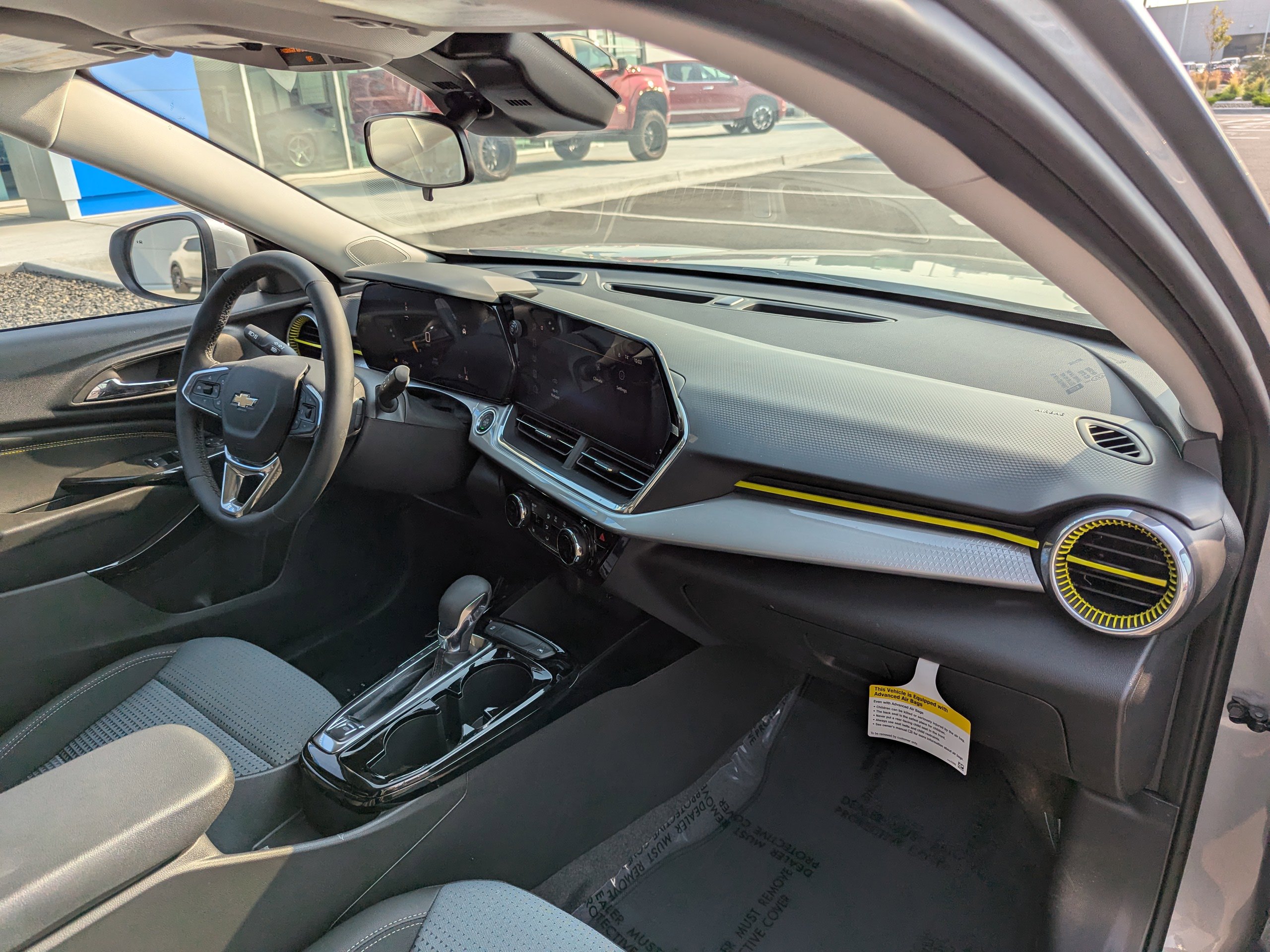2025 Chevrolet Trax LT photo 35