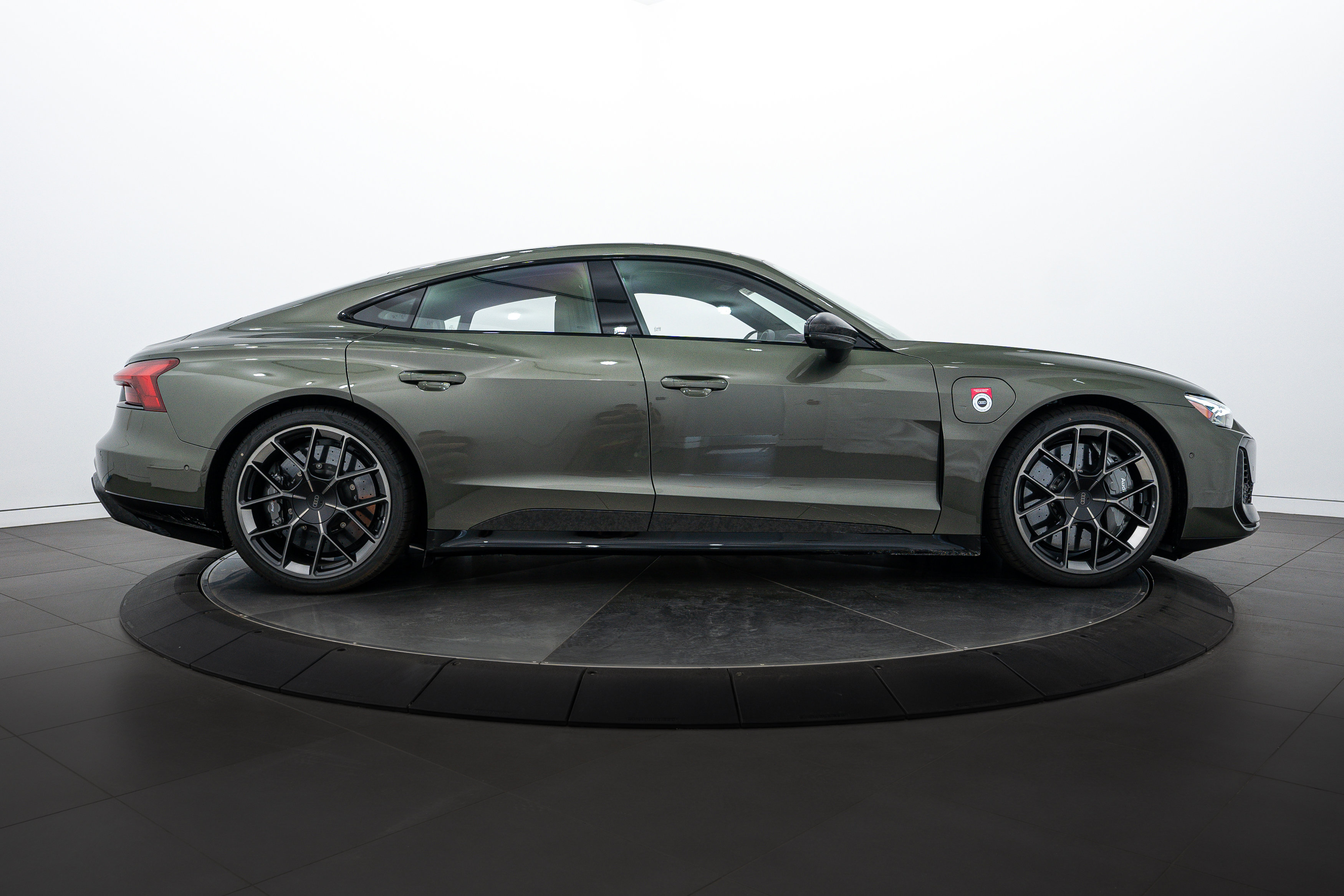 2025 Audi RS e-tron GT Base photo 3