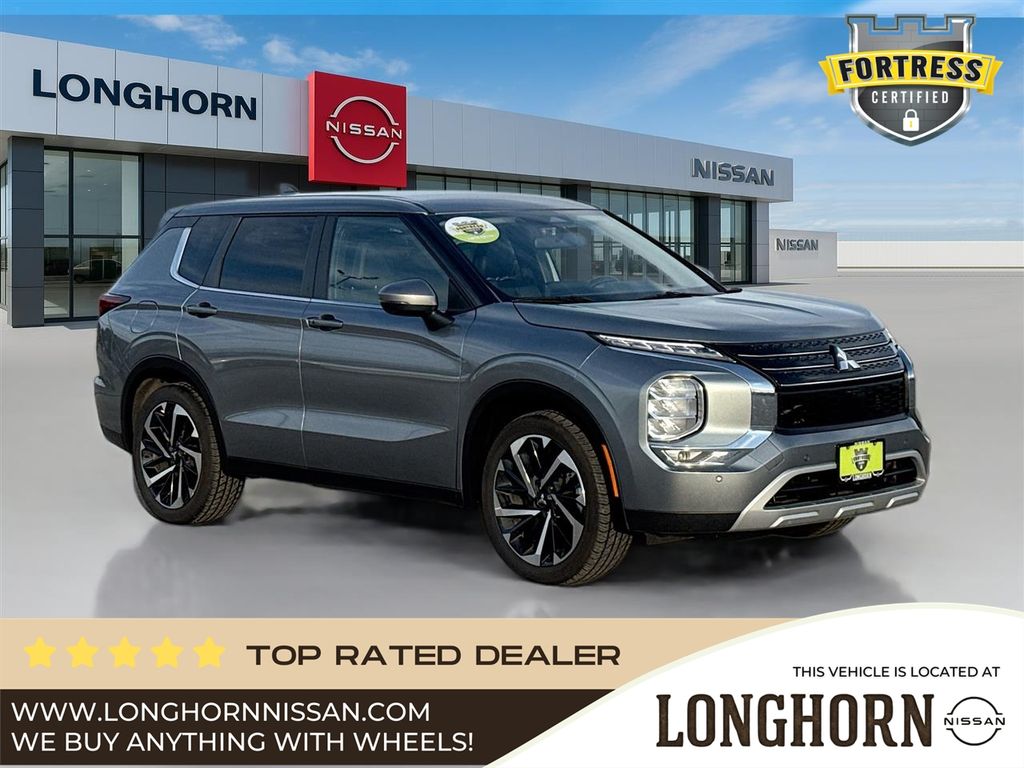 2023 Mitsubishi Outlander SE's photo