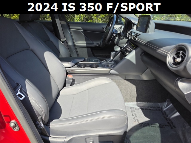 2024 Lexus IS 350 F SPORT photo 10