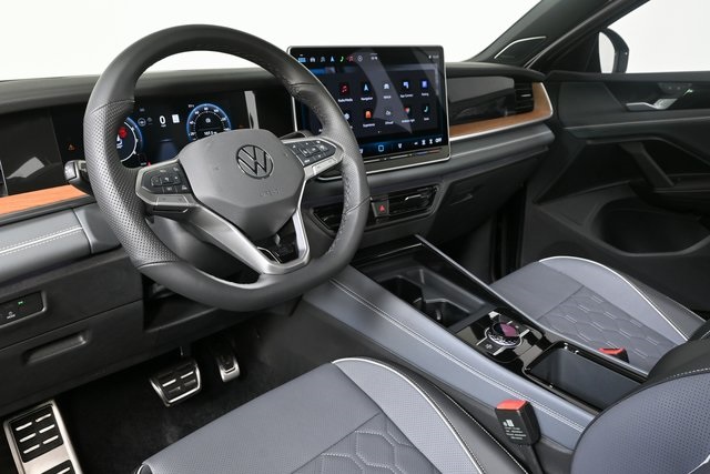 2025 Volkswagen Tiguan SEL R-Line Black photo 5