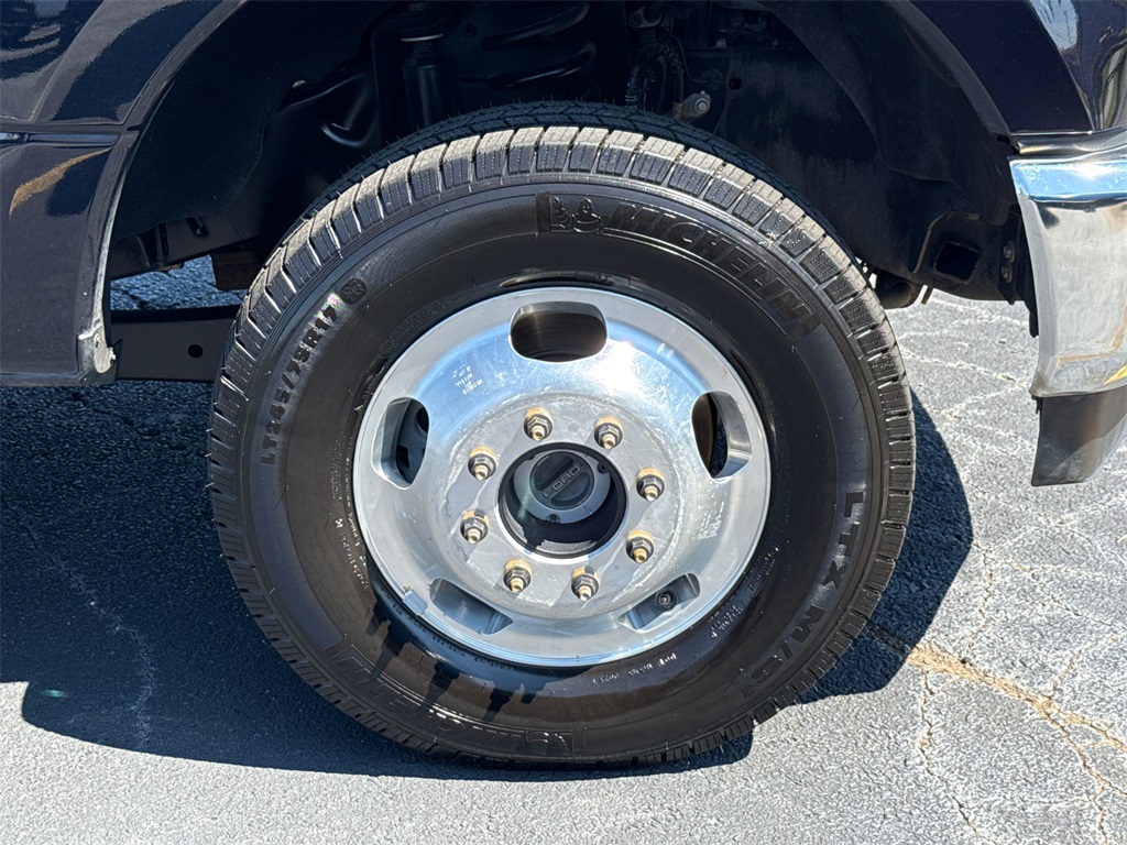 2022 Ford F-350 Lariat photo 12