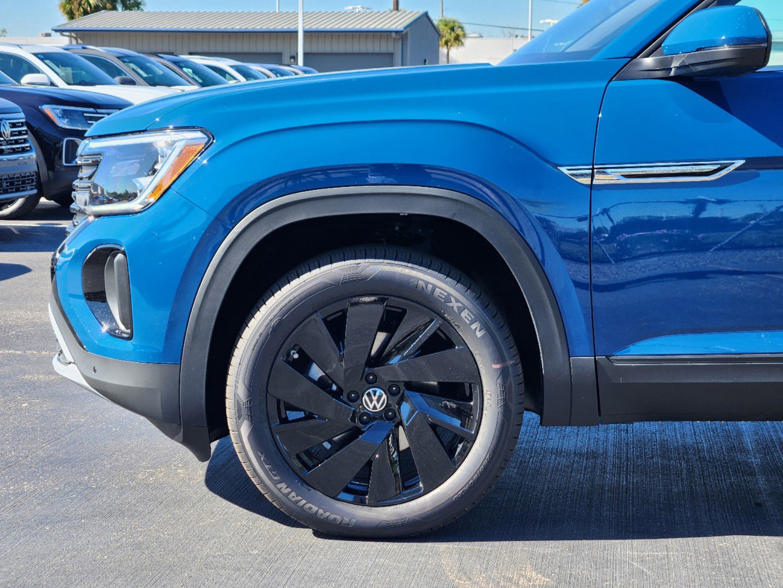 2025 Volkswagen Atlas Cross Sport SE Technology photo 5