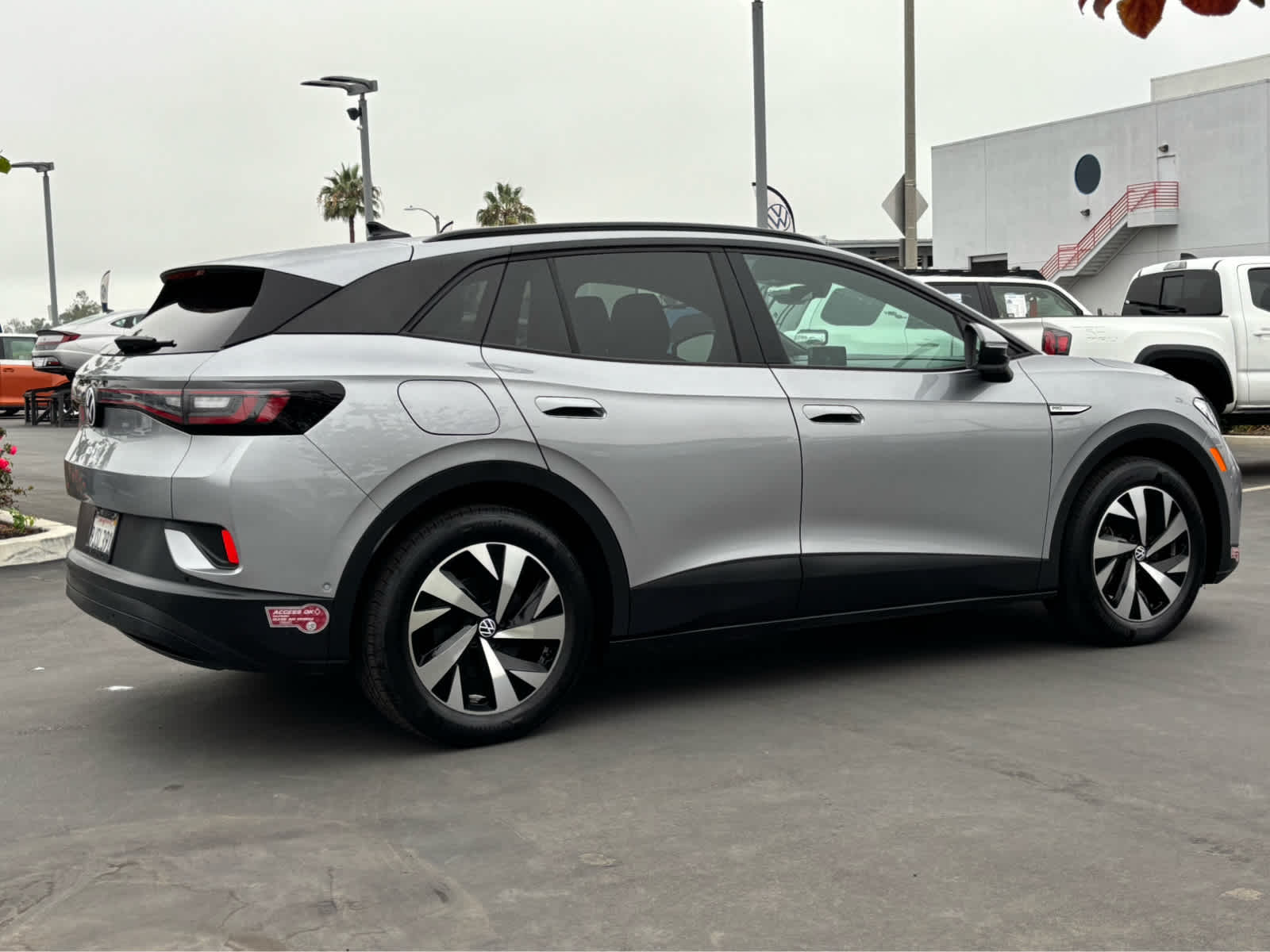 2023 Volkswagen ID.4 Pro photo 3