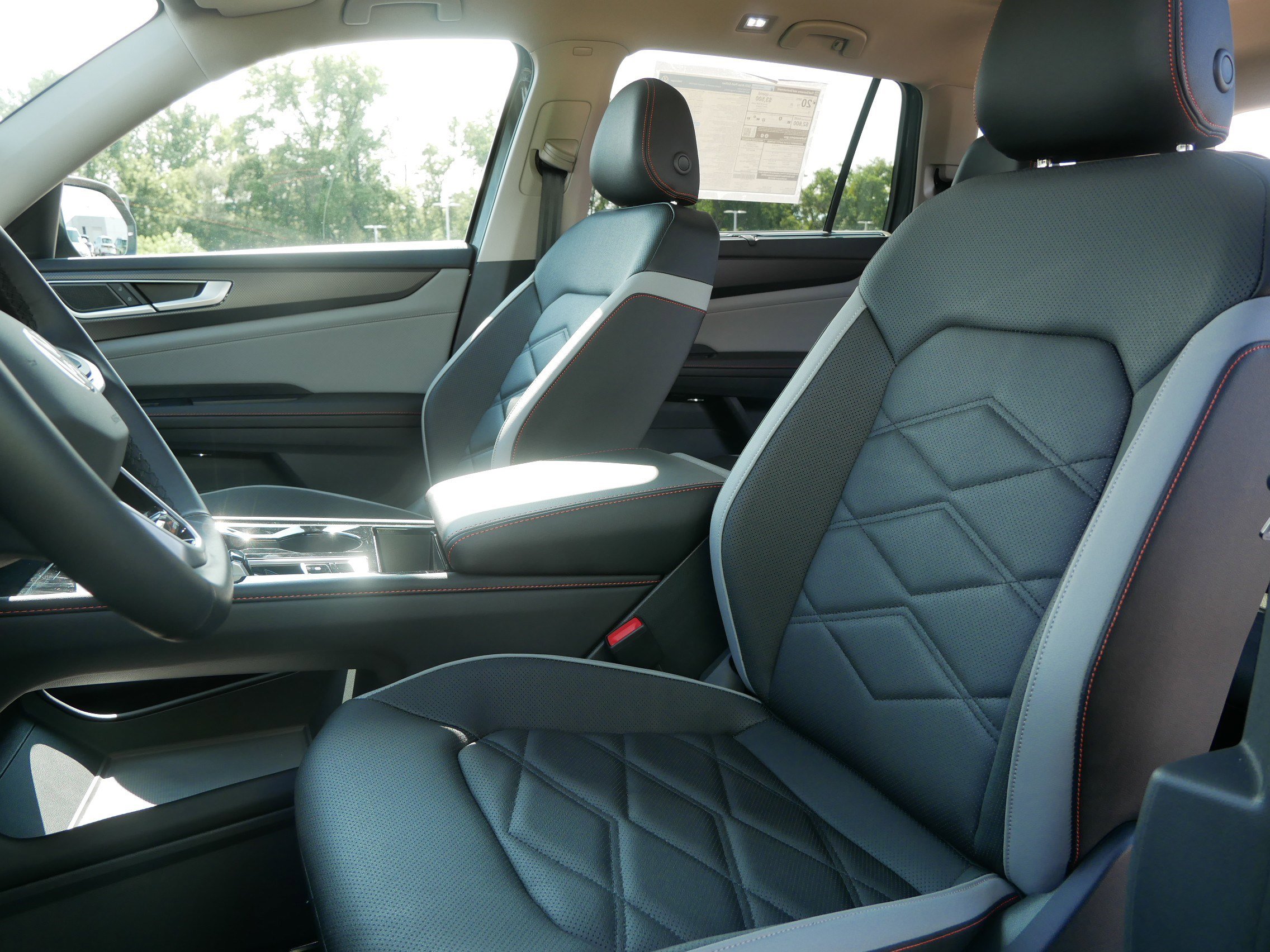 2025 Volkswagen Atlas Peak Edition SE photo 4