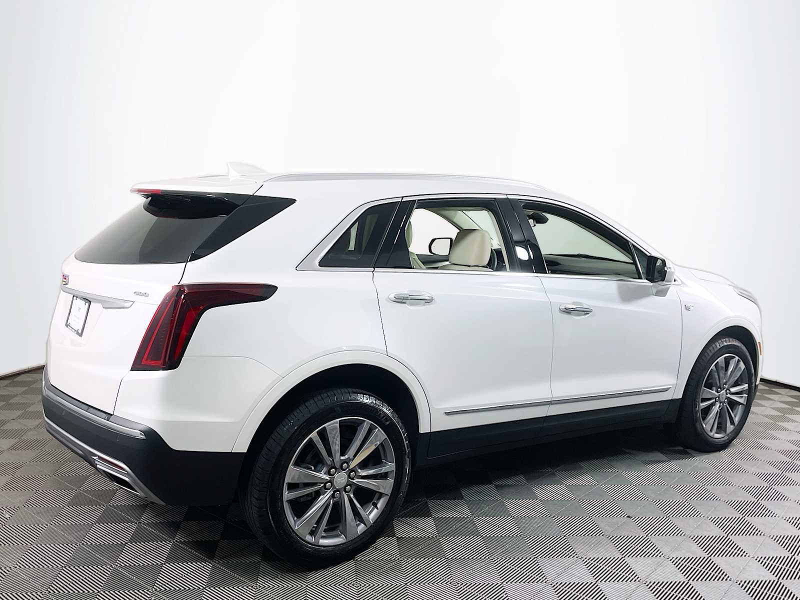 2025 Cadillac XT5 Premium Luxury photo 2