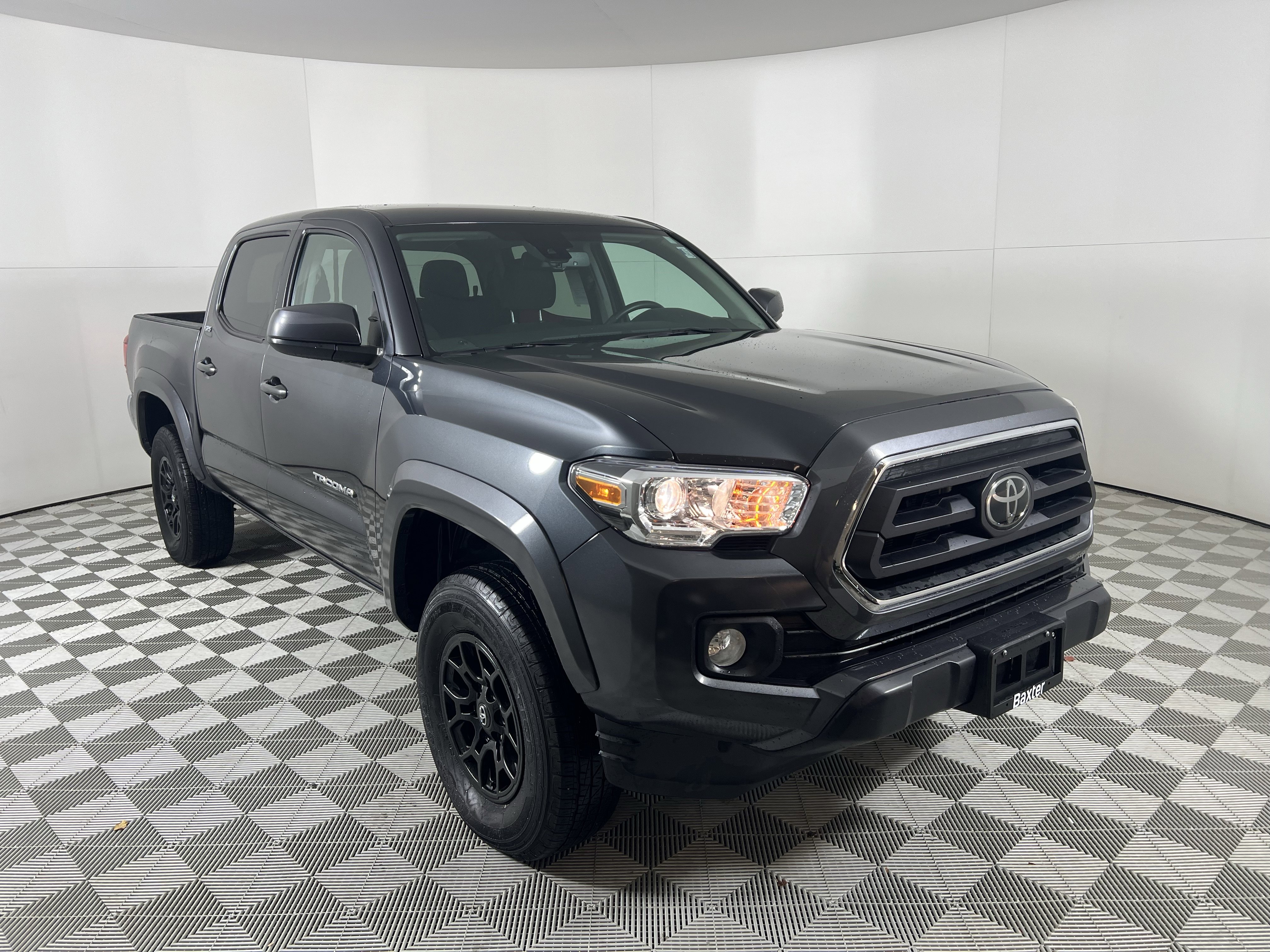 2022 Toyota Tacoma SR5's photo
