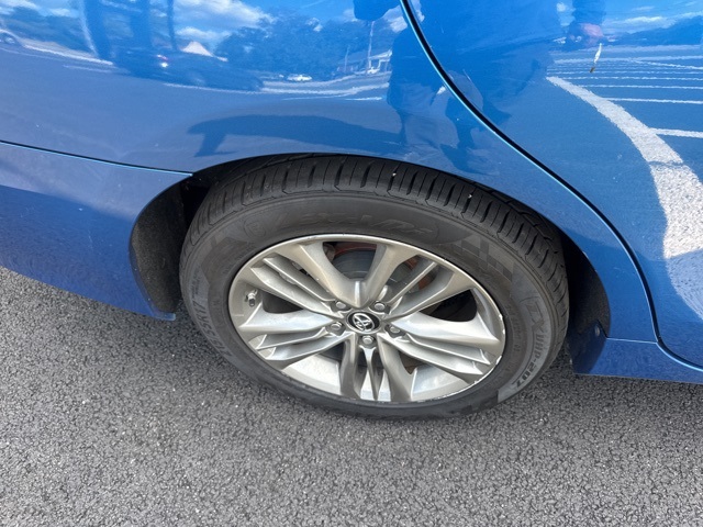2017 Toyota Camry XLE photo 9