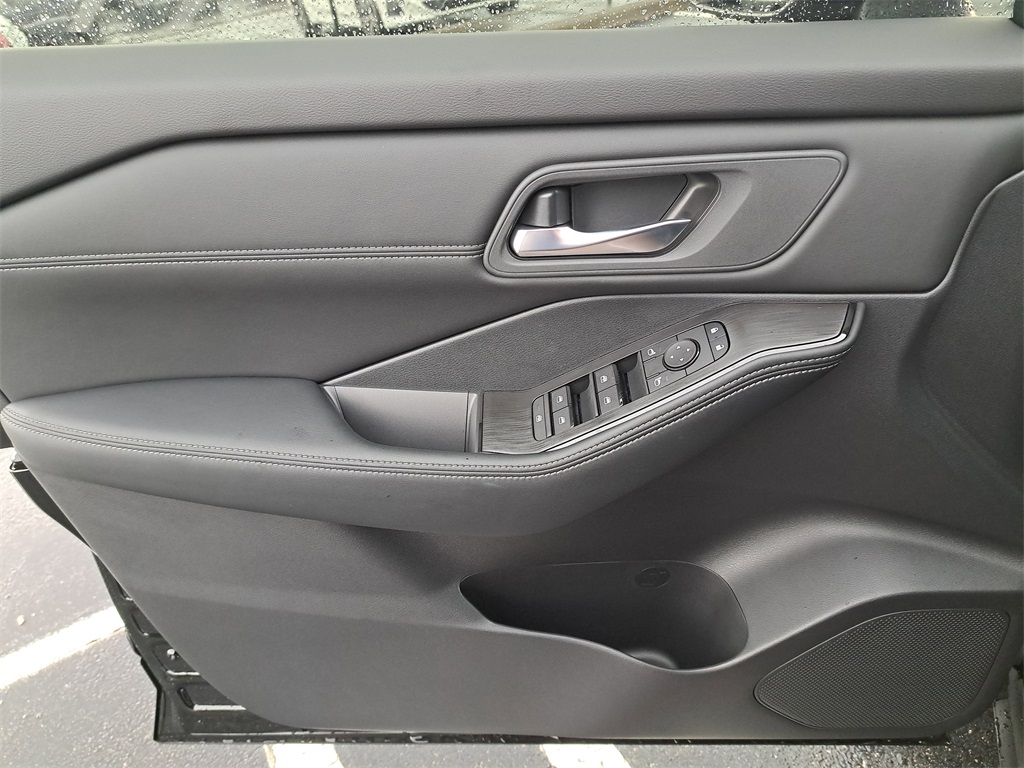 2026 Nissan Rogue SV photo 19