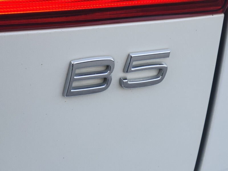 2023 Volvo XC60 B5 Plus photo 15