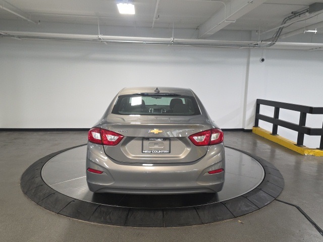 2018 Chevrolet Cruze LT photo 4