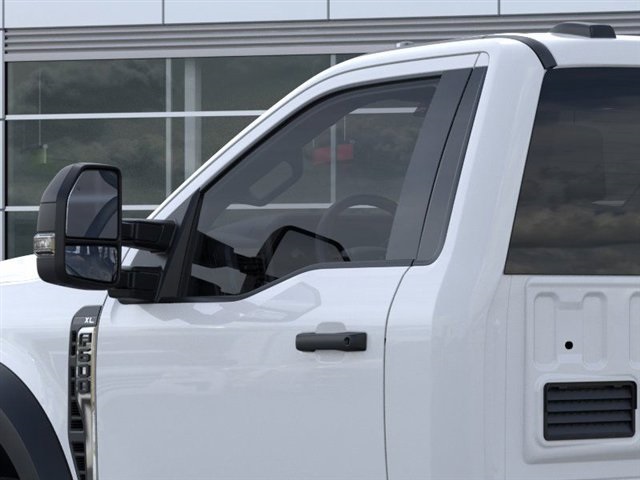 2025 Ford F-600 photo 19