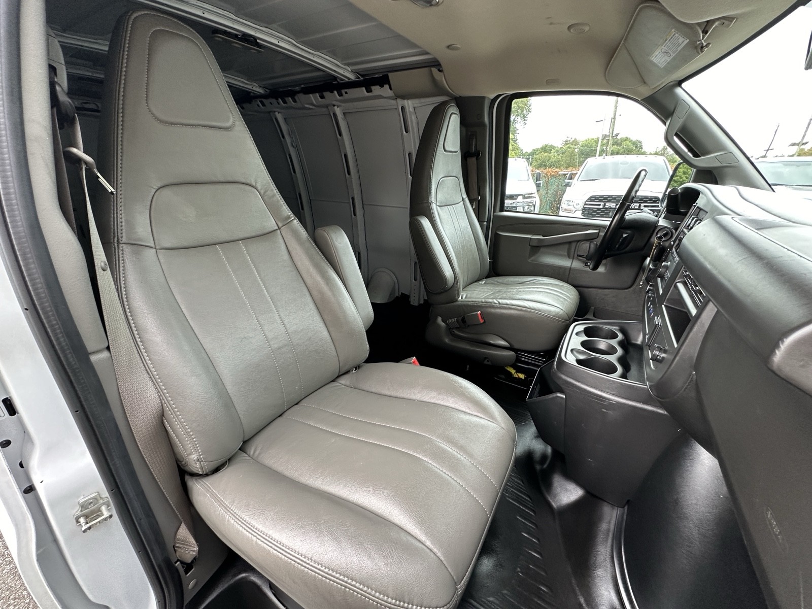 2023 Chevrolet Express Cargo Van photo 39