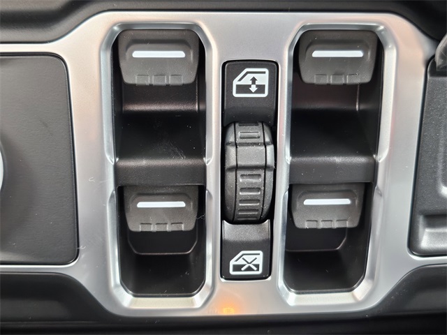 2025 Jeep Gladiator Sport photo 20