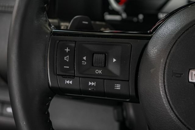 2023 Nissan Pathfinder Platinum photo 11