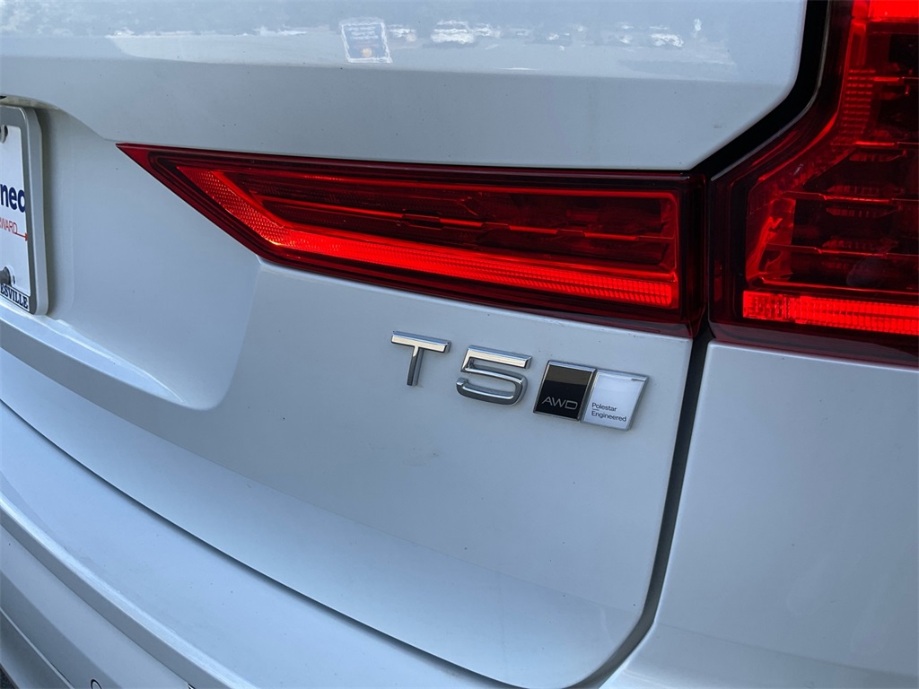 2021 Volvo XC60 T5 Inscription photo 16