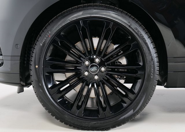 2026 Land Rover Range Rover Velar SE photo 8