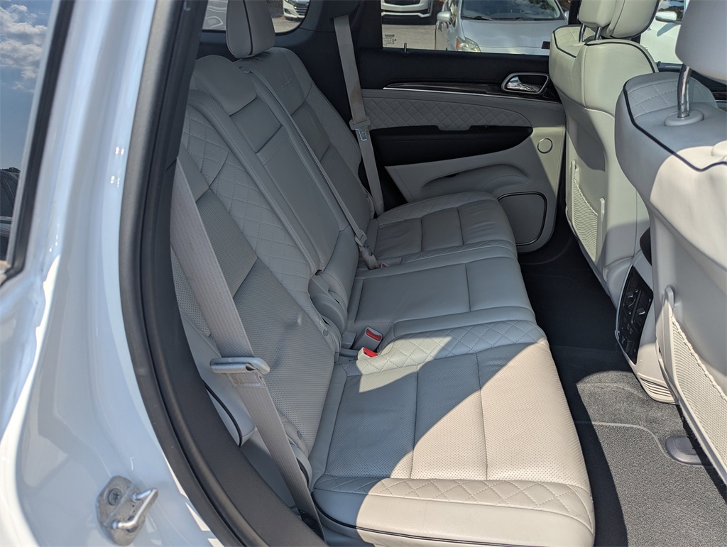 2017 Jeep Grand Cherokee Summit photo 33