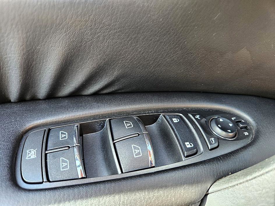 2023 Nissan Armada SV photo 23