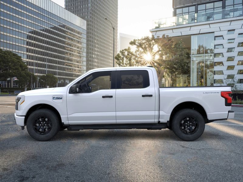 2025 Ford F-150 Lightning XLT photo 4