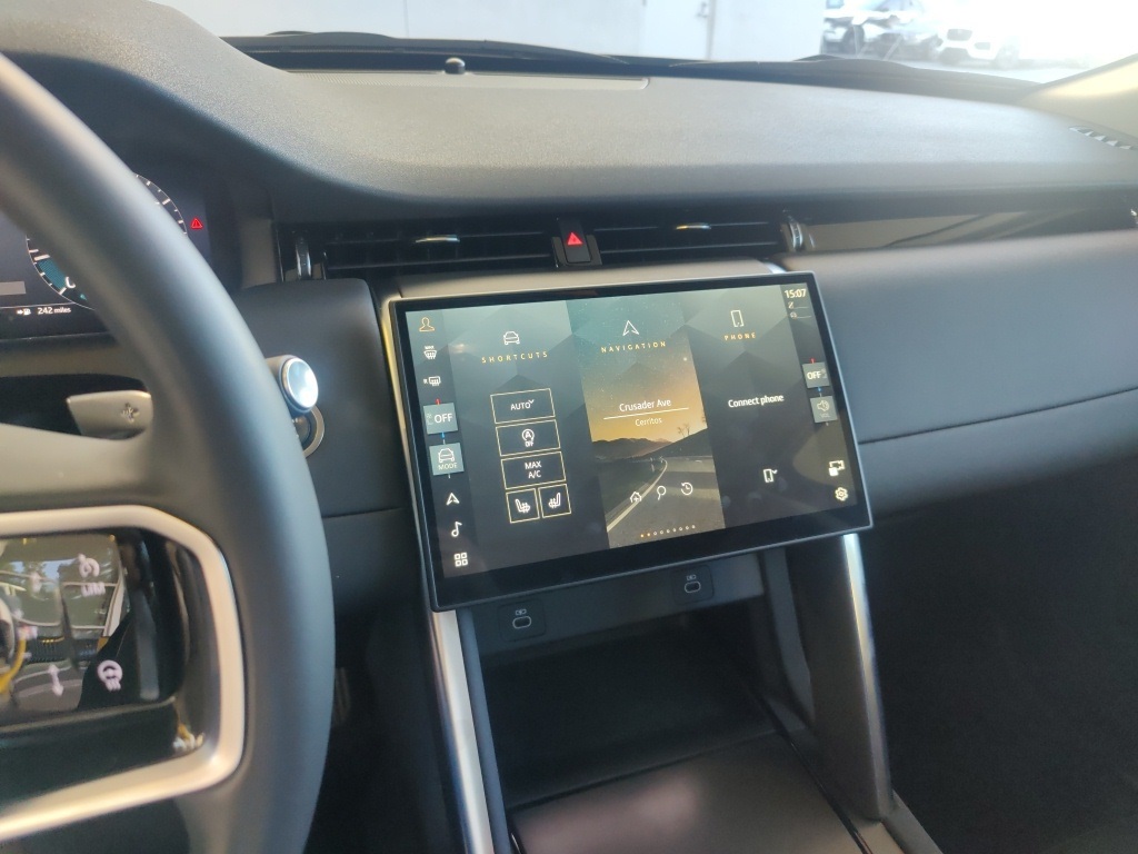 2024 Land Rover Discovery Sport S photo 4