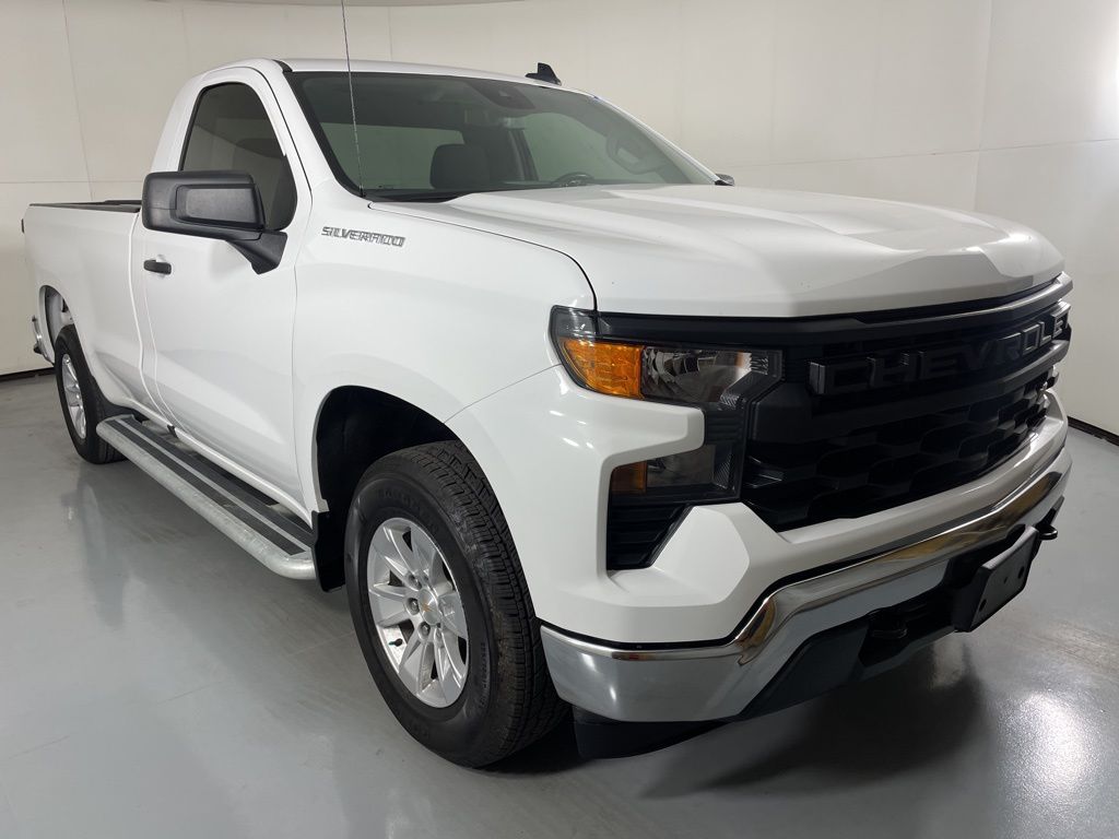 2024 Chevrolet Silverado 1500 photo 2
