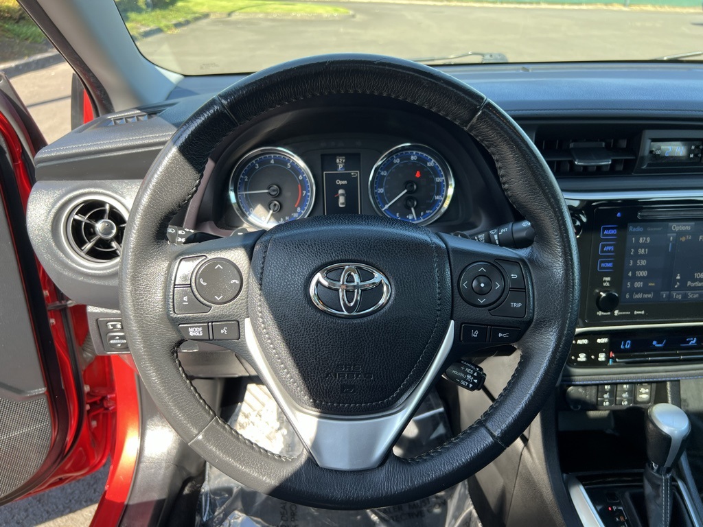 2018 Toyota Corolla XSE photo 16