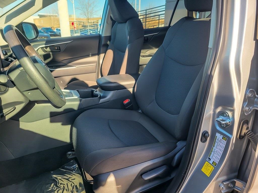 2025 TOYOTA RAV4 - Image 7