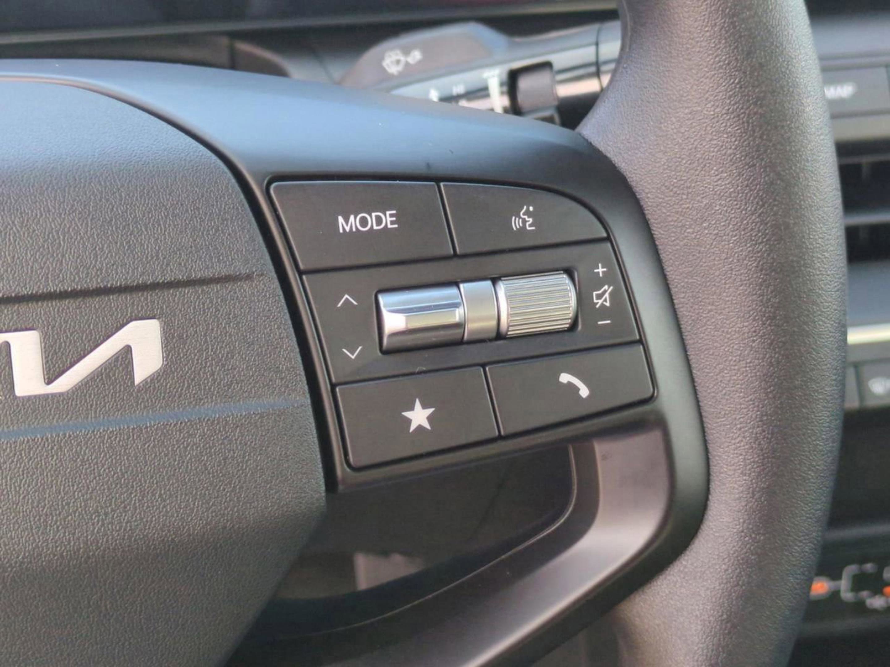 2025 Kia K4 LX photo 20