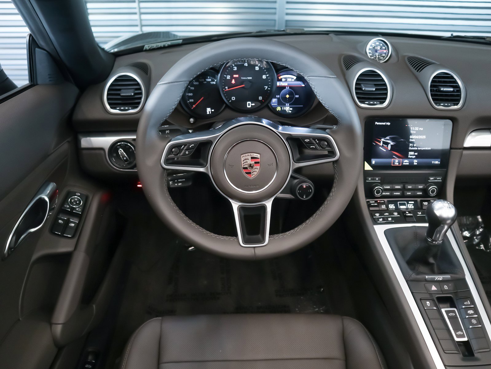 New 2025 Aventurine Green Metallic Porsche  image 17