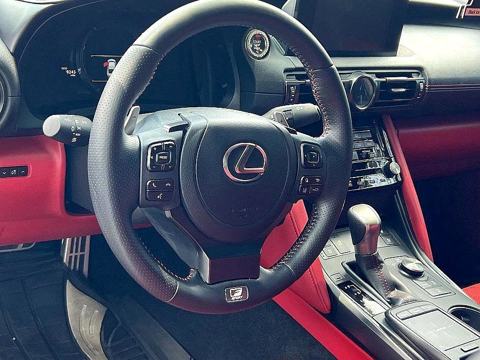 2024 Lexus IS 300 F SPORT photo 6