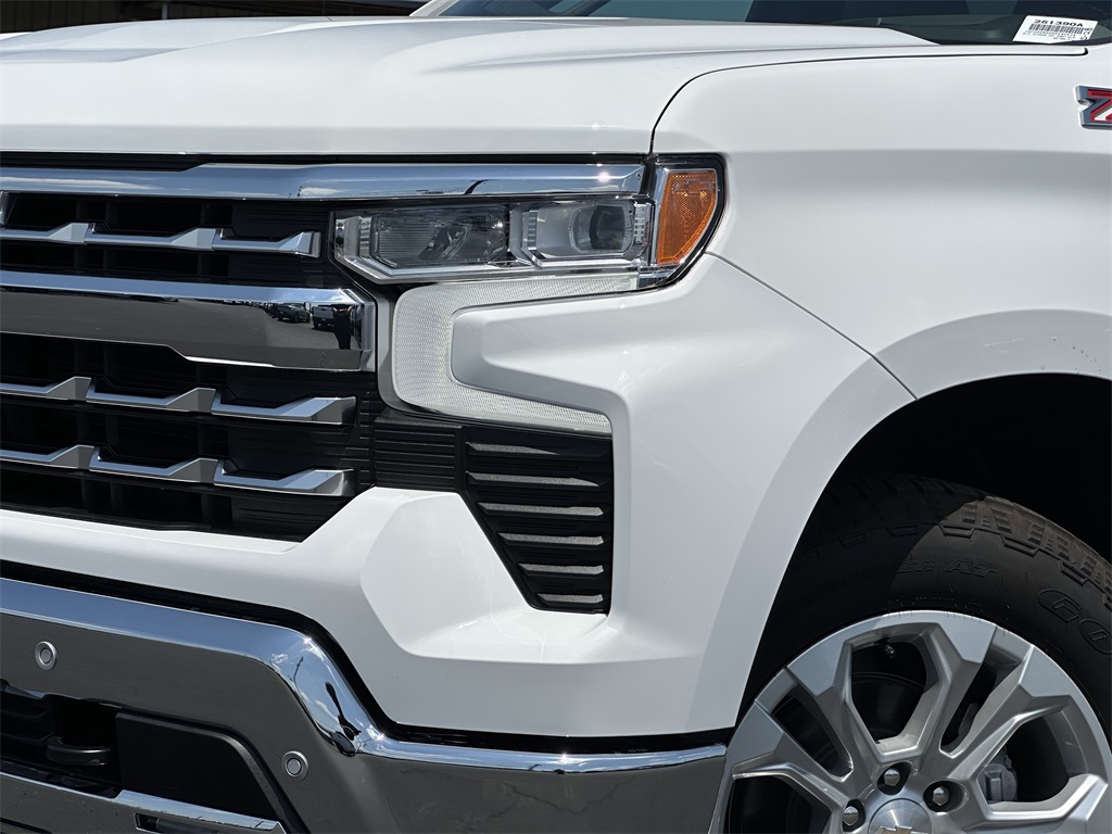 2025 Chevrolet Silverado 1500 LTZ photo 3