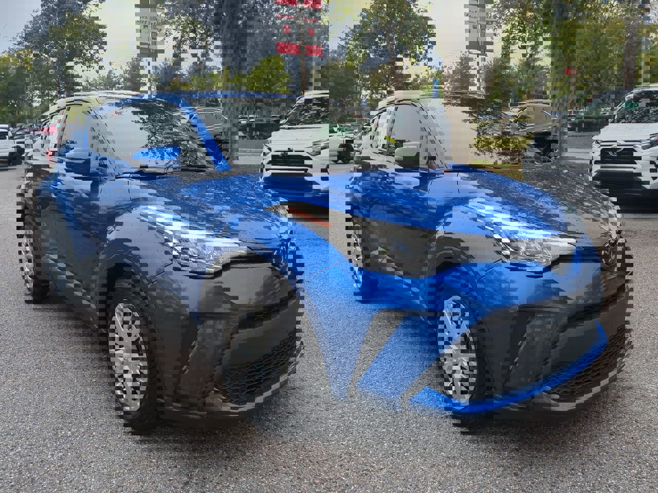 2020 Toyota C-HR LE photo 2