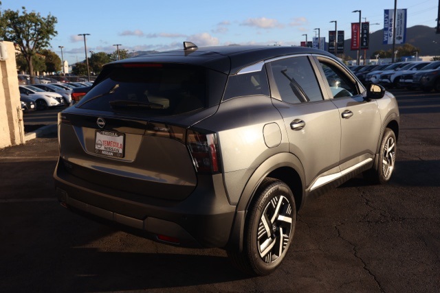 2025 Nissan Kicks SV photo 3